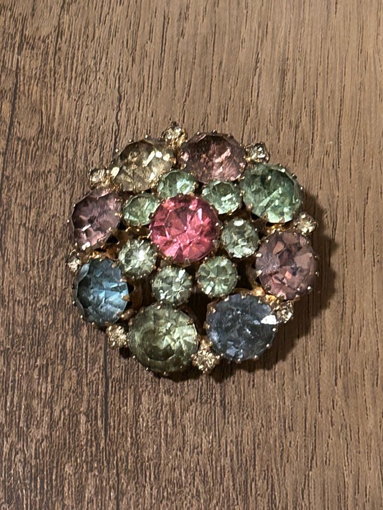 Weiss Multicolor pastel Crystal Cluster Brooch - Floral Cocktail Pin - Picture 3 of 4